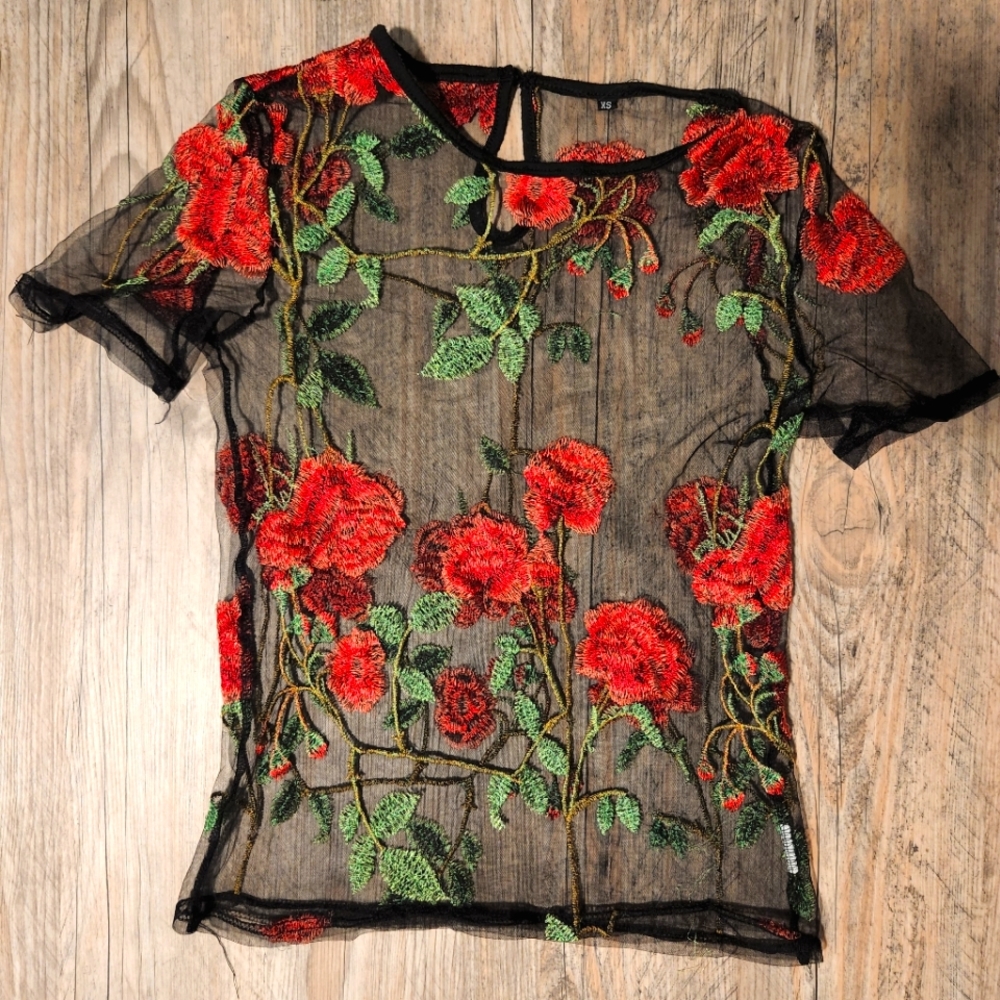 Mesh embroidered roses tee